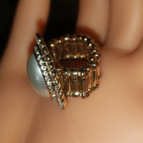 VINTAGE FAUX PEARL ELASTIC RING - Picture 3 of 3